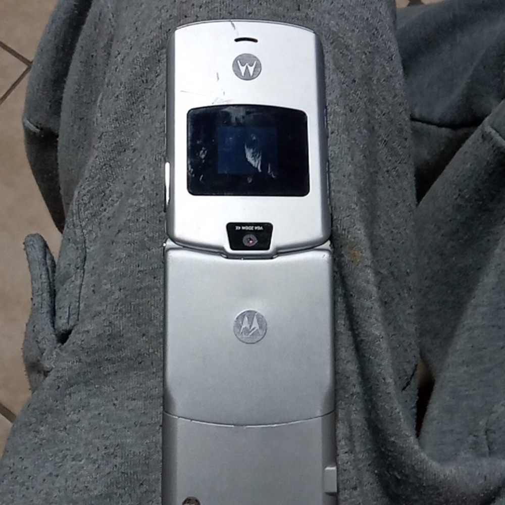 Motorola Razor Silver - Picture 3 of 3